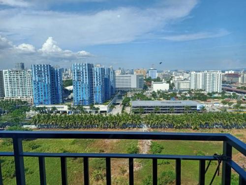 Len's Den 3 Entire Flat in Mall of Asia Pasay Manila — 4-Star Luxury Hotel in Manila, Philippines
