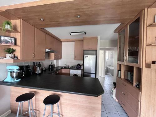 Hout Bay Haven close to beach and shops