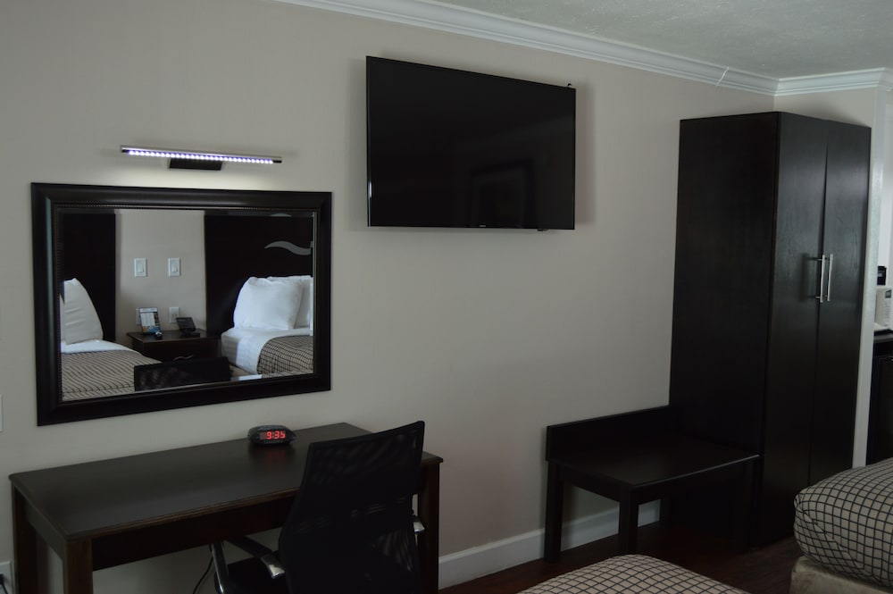 Destin Inn and Suites - photo 11