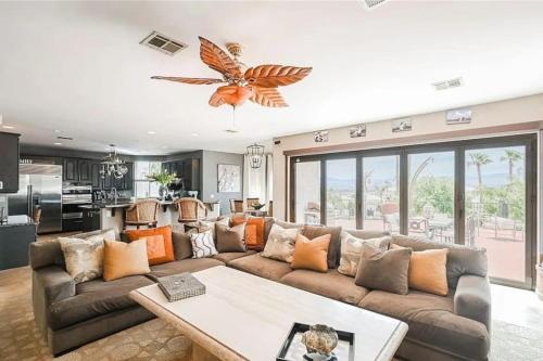 Villa with Pickleball BB court Pool