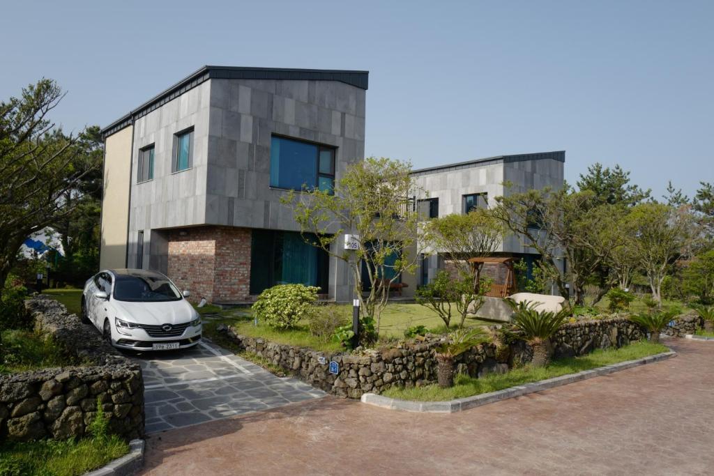Jeju TheRiche Pension — 4-Star Luxury Hotel in Jeju City, South Korea