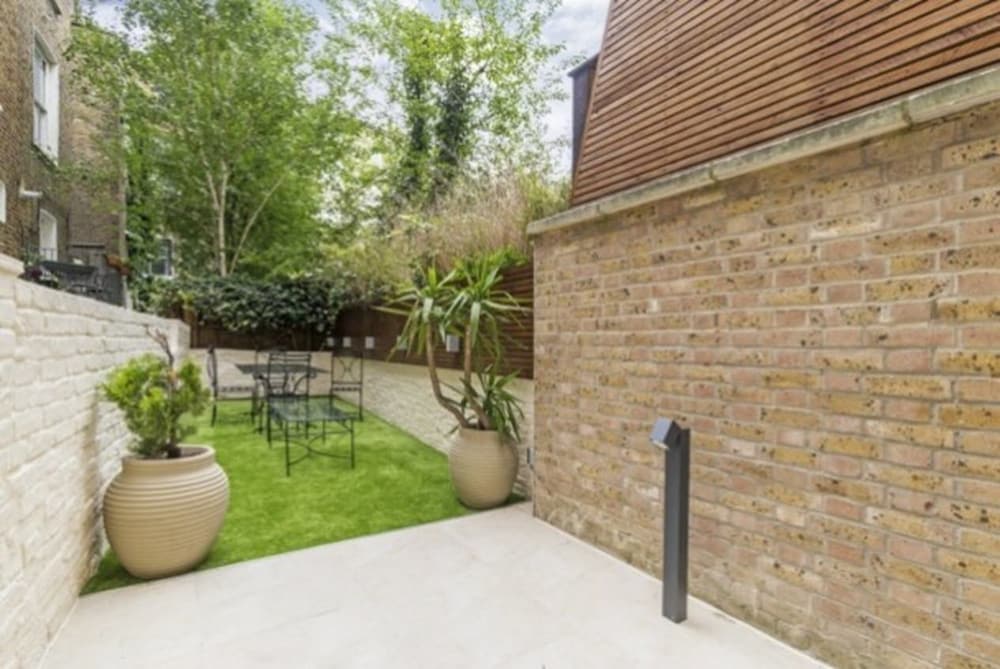Eson2 The Saint Stephen's Gardens Mansion II — 4-Star Luxury Hotel in London, United Kingdom