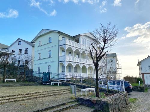 Sassnitz Villa Quisisana Whg 2 — 4-Star Luxury Hotel in Sassnitz, Germany