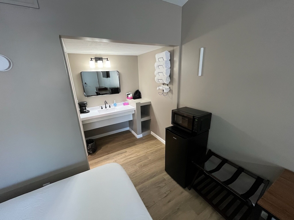 Valley Inn and Suites - photo 63