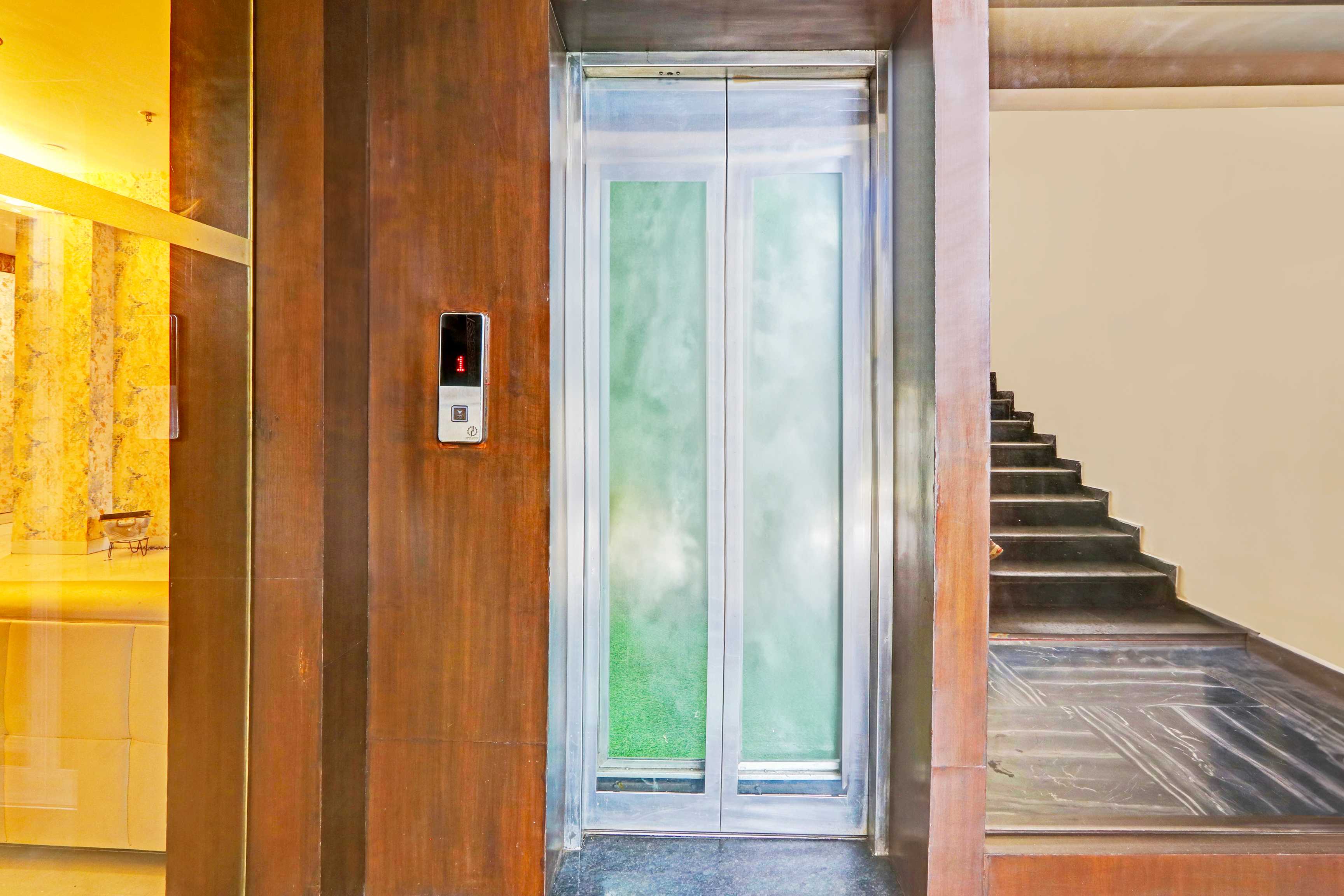 Townhouse Sitabuldi Railway Station — 4-Star Luxury Hotel in Nagpur, India