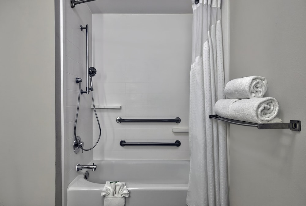 Holiday Inn Express Hotel & Suites Kansas City Grandview by IHG - photo 20