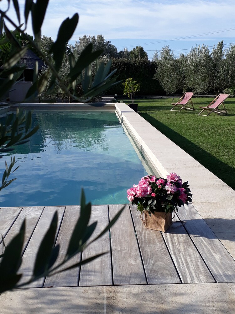 Le Mas Des Chutes — hotel in Graveson