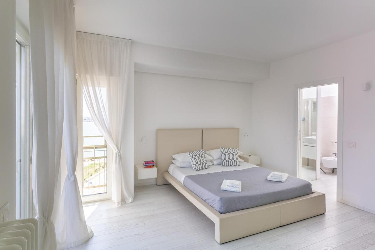 Santa Rosa Luxury Apartment 2 Bedrooms 4 People Private Parking — 4-Star Luxury Hotel in Trani, Italy