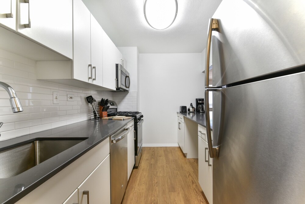 Global Luxury Suites At Emerson Place - photo 14