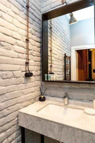 Stylish 1BR apt Close to Rustaveli Avenue
