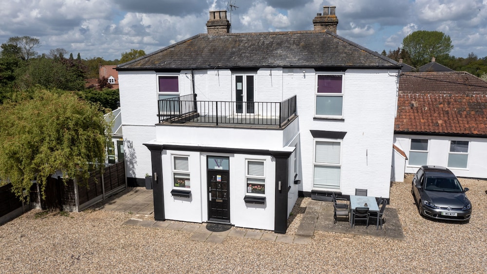 Hare & Barrel Hotel - carbon neutral hotel in Watton
