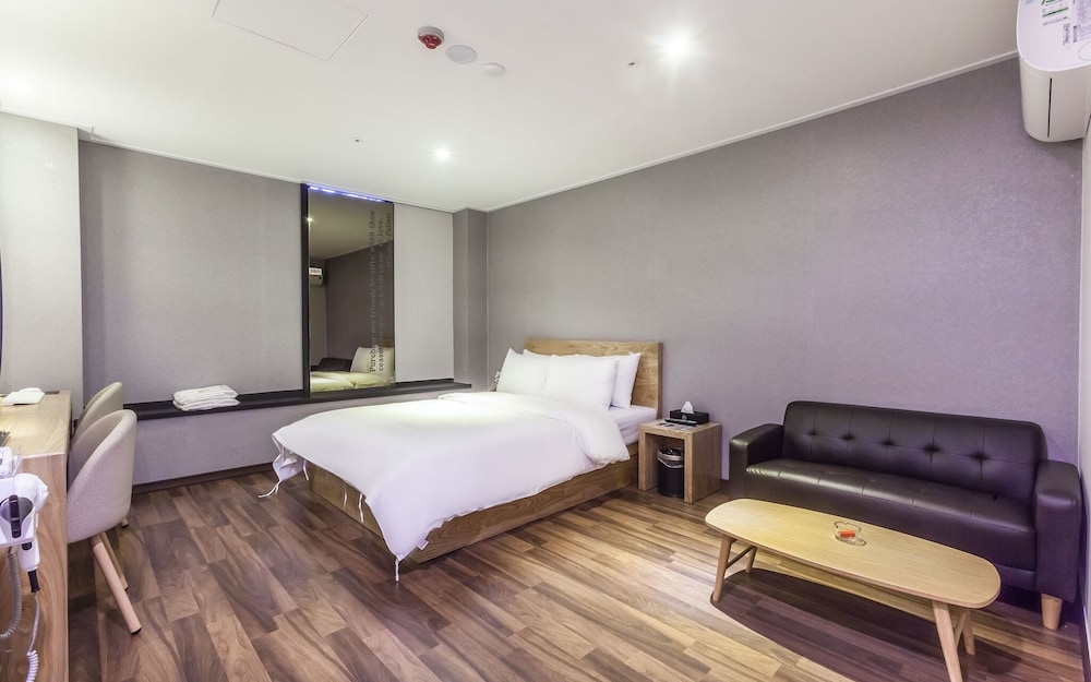 Bundang Hotel Ruby in Seongnam-Si, South Korea