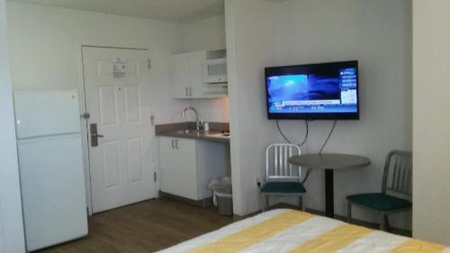InTown Suites Extended Stay Denver CO Englewood - photo 17