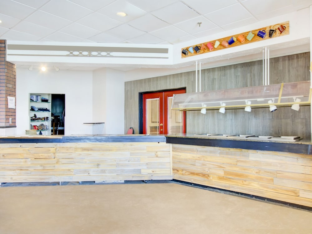 OYO Hotel Dundee By Crystal Lake - photo 38