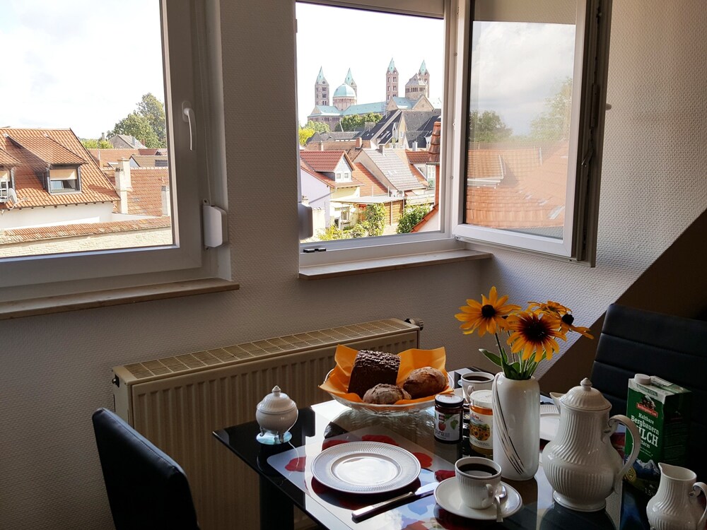 Domizil Domblick Speyer City Garage 50m2 — 4-Star Luxury Hotel in Speyer, Germany