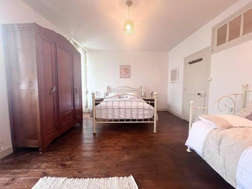 Town Centre with Garden & Free Parking Le Dorat — hotel in Le Dorat