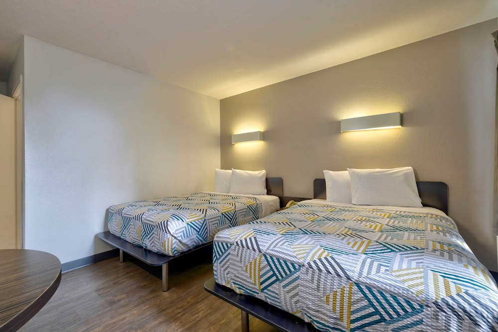 Motel 6 Oshkosh WI - photo 3