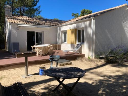 Appartement Saint Jean de Monts 1 pièce 4 personnes FR 1 323 71 — 4-Star Luxury Hotel in Saint-Jean-De-Monts, France
