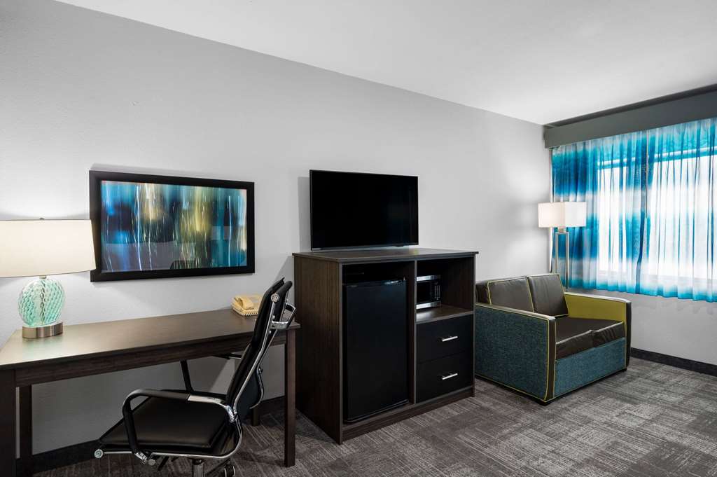 La Quinta Inn by Wyndham Indianapolis Airport Executive Dr - photo 11