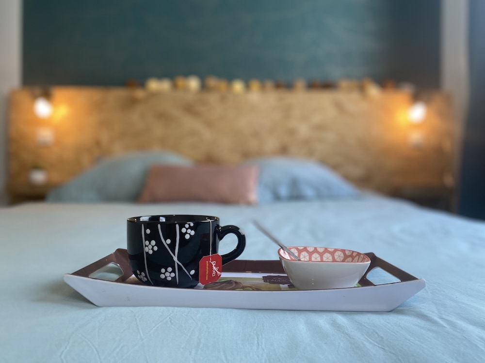 La maison d'Angelique Coliving Hotel Gare de Niort — hotel in Niort