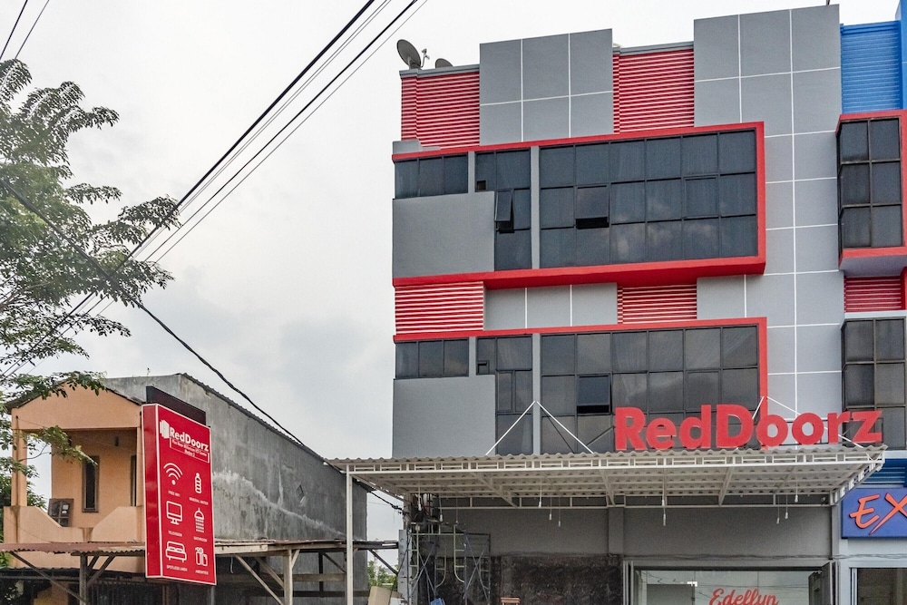 RedDoorz Plus near Millenium ICT Centre Medan 2 in Medan, Indonesia