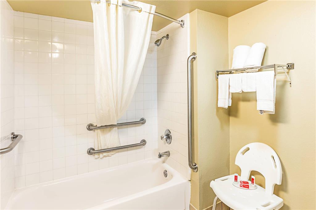 Econo Lodge McAlester - photo 7