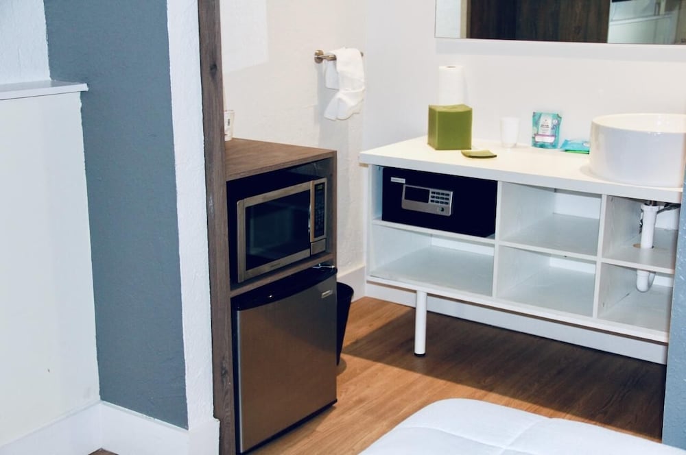 1 1 Condo hotel With Double bed and Community Pool Miles From Disney - photo 6
