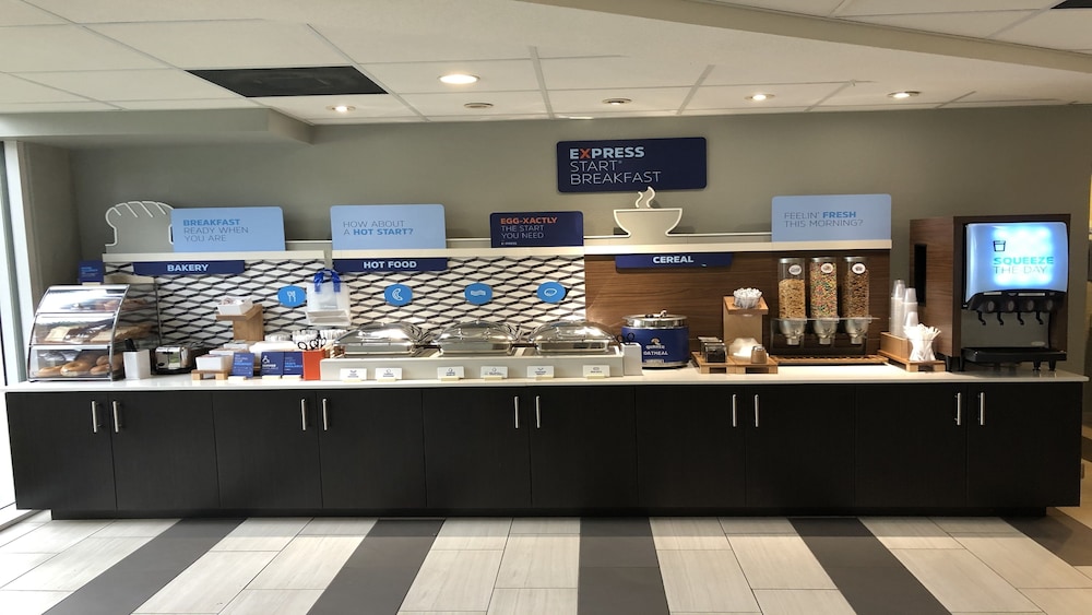 Holiday Inn Express & Suites West Palm Beach Metrocentre by IHG - photo 60