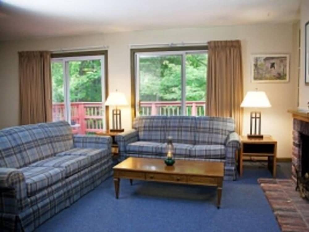Evergreen Valley Inn - photo 4