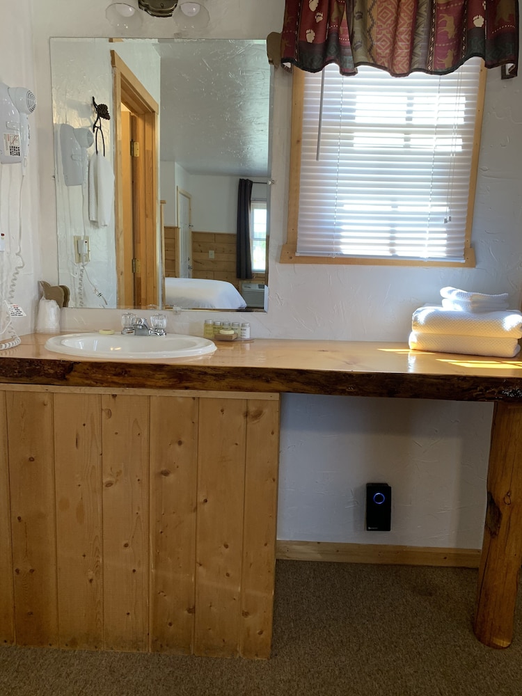 Chinook Winds Motel - photo 135