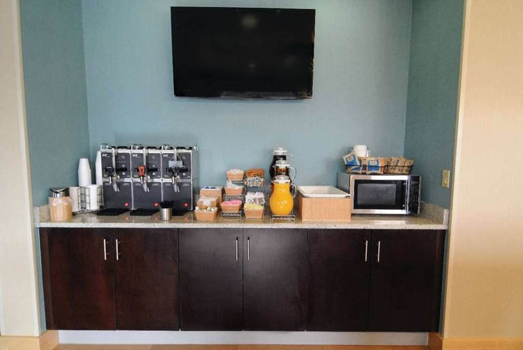 La Quinta Inn & Suites by Wyndham Marysville - photo 35