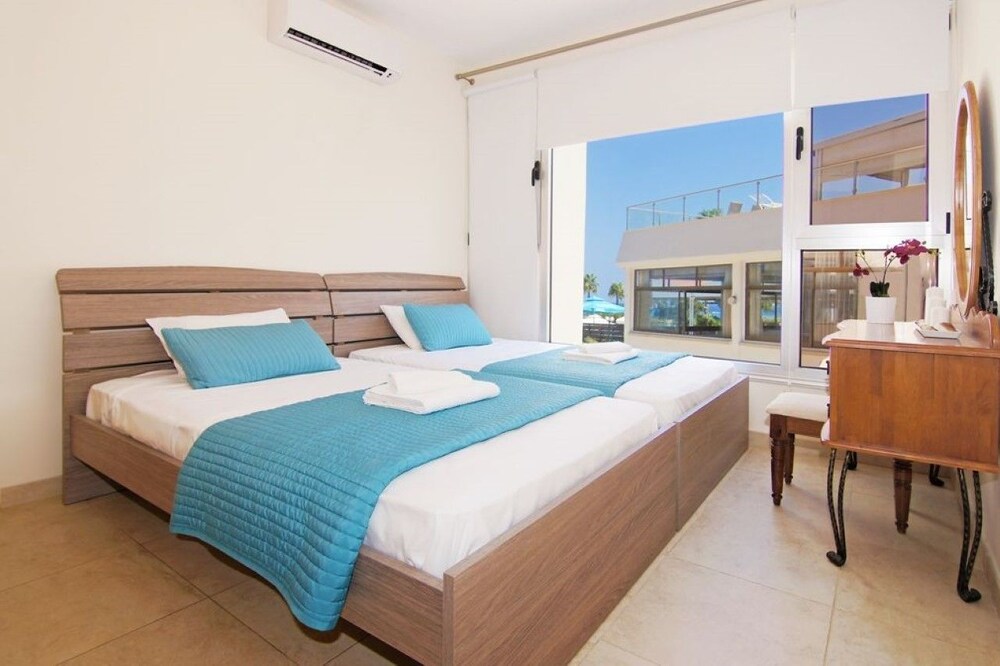 Bay View Apartment
