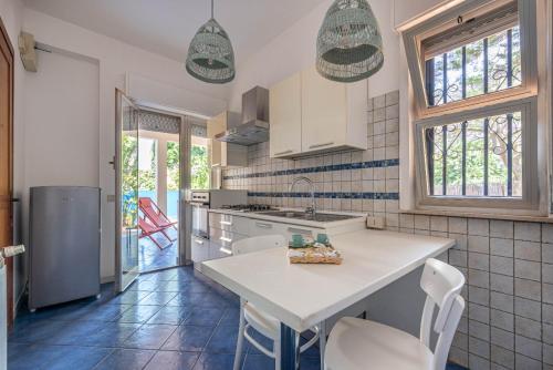 Hola House Mondello — 4-Star Luxury Hotel in Palermo, Italy
