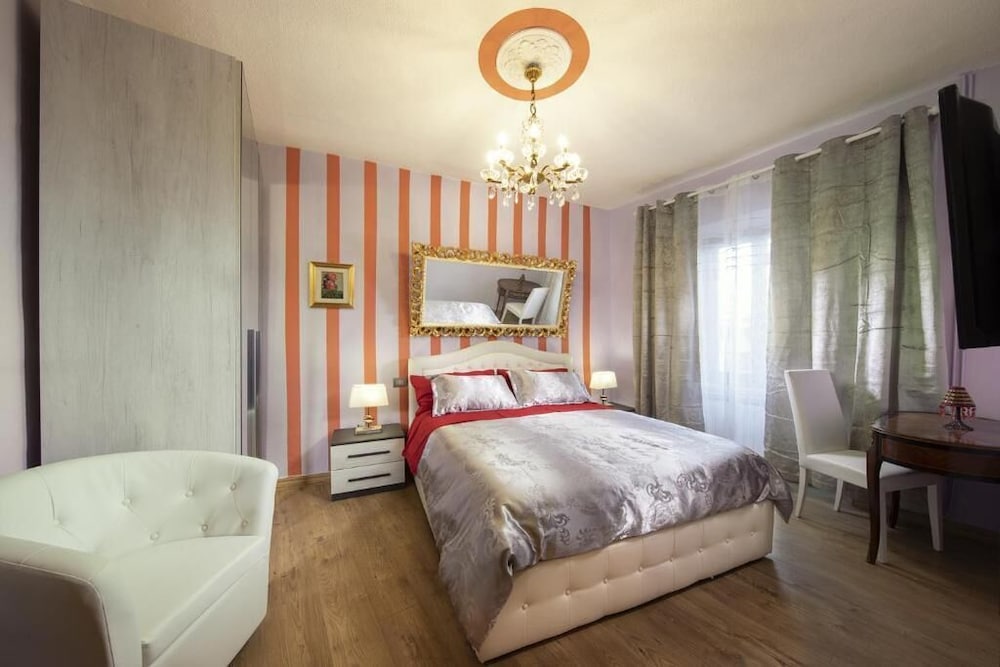 La Togata Hotellerie — 4-Star Luxury Hotel in Montalcino, Italy