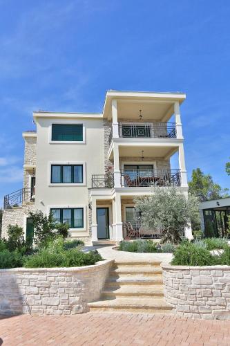 Villa Valeria — 4-Star Luxury Hotel in Rogoznica, Croatia