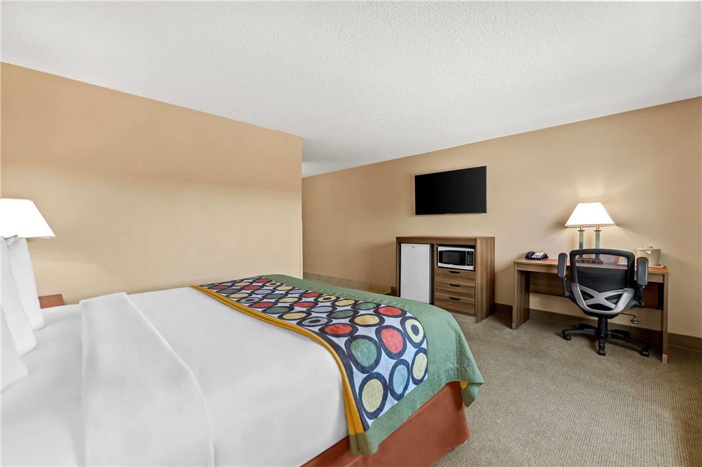 Super 8 by Wyndham Elgin - photo 21