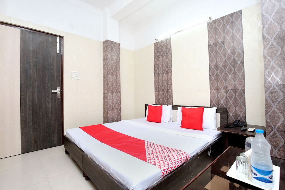 OYO 24333 Hotel Sartaj Inn