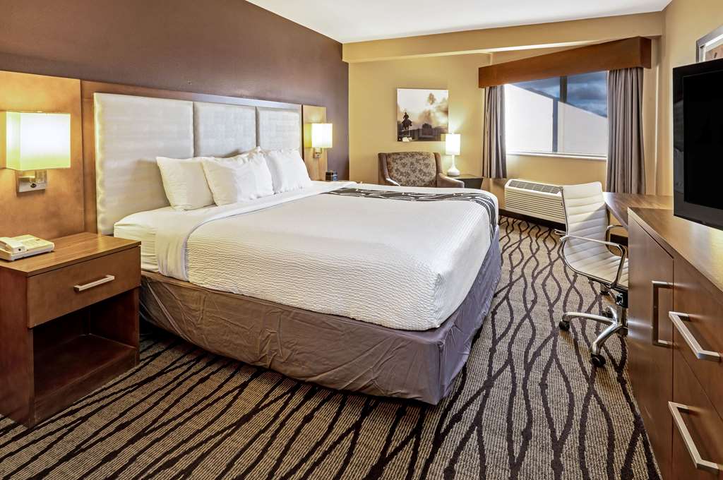 La Quinta Inn & Suites by Wyndham Butte - photo 20