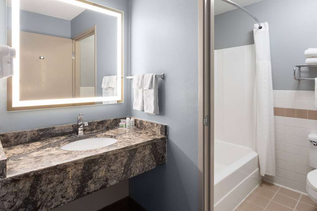 AmericInn by Wyndham North Branch - photo 24