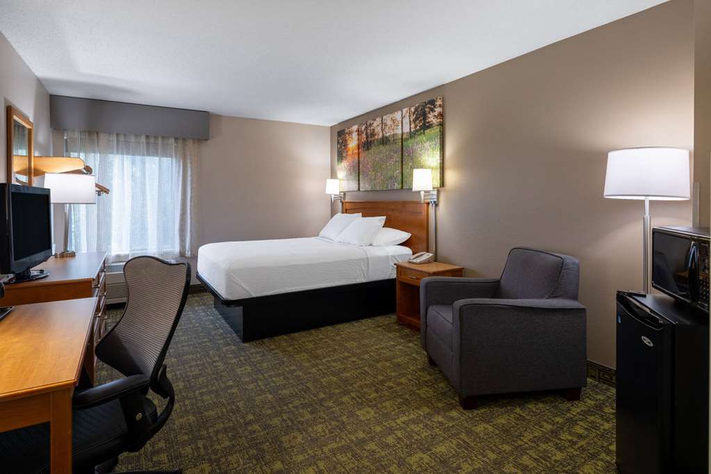 Days Inn & Suites by Wyndham Madison - photo 13