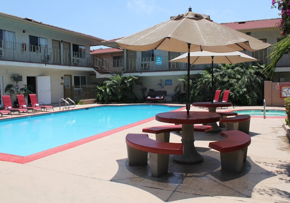 California Suites Hotel - photo 29