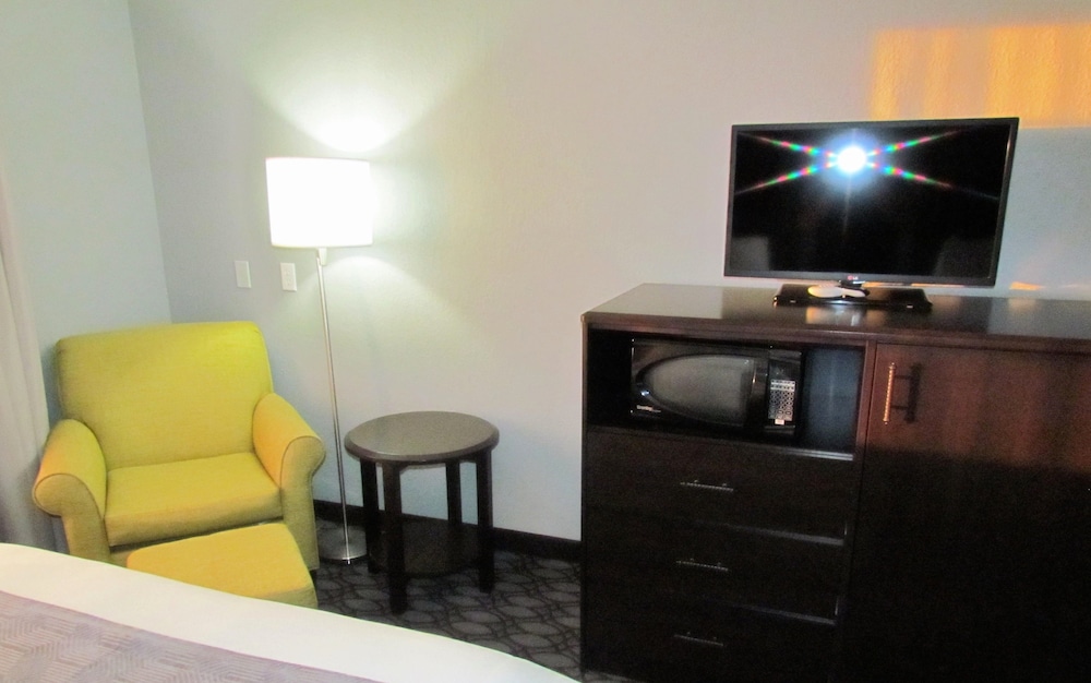Oak Hill Inn & Suites - photo 12