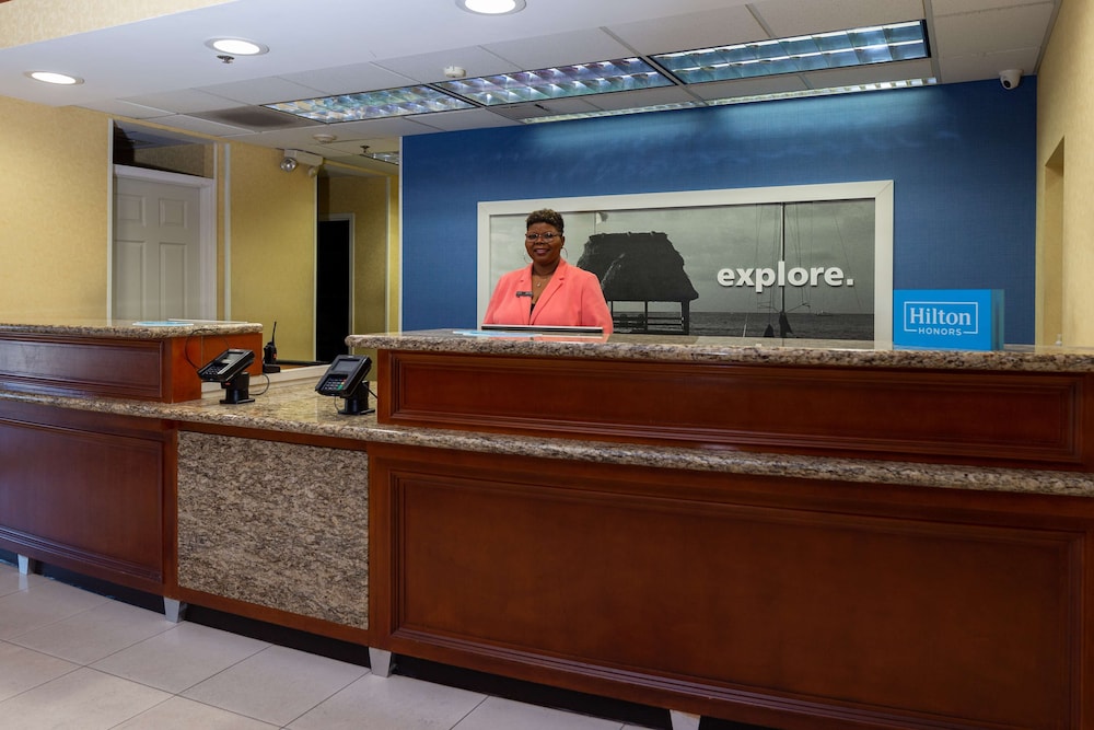 Hampton Inn & Suites Jacksonville Deerwood Park - photo 2
