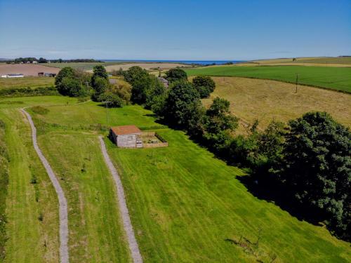 Anniston Mill Cabin 2 — 4-Star Luxury Hotel in Arbroath, United Kingdom