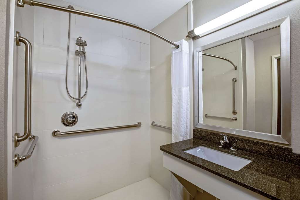 La Quinta Inn & Suites by Wyndham Kearney - photo 17