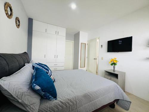 Relajate en Manta habitacion y piscina in Manta, Ecuador