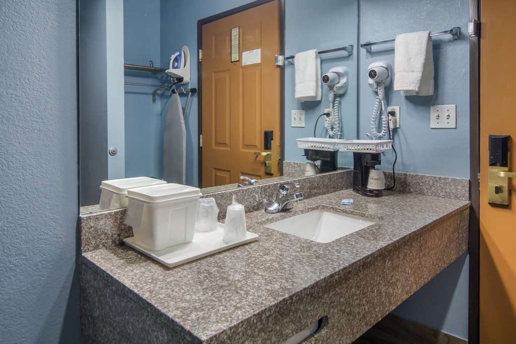 Rodeway Inn Carrollton I 35E - photo 18
