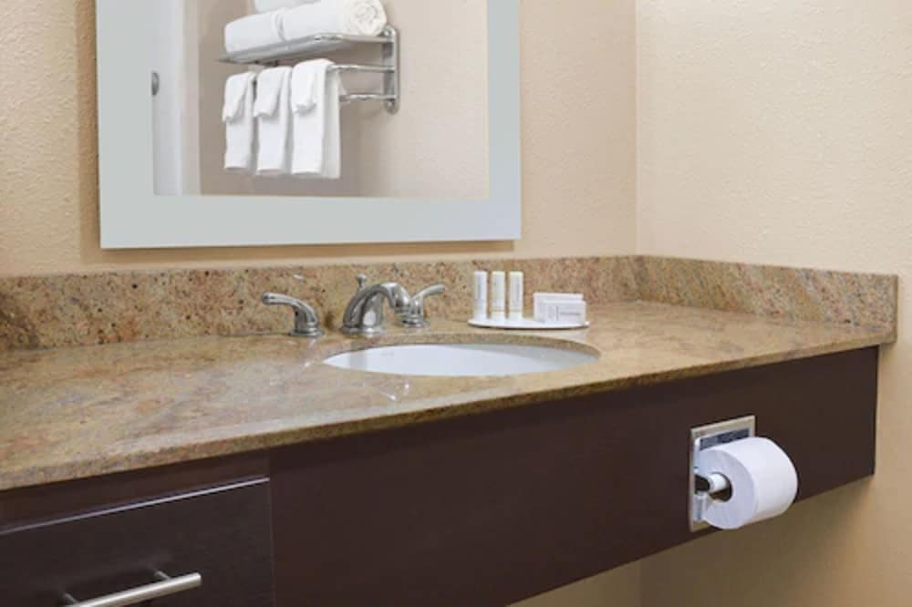TownePlace Suites by Marriott Lake Jackson Clute - photo 13