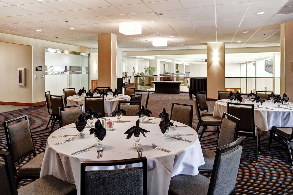 Embassy Suites by Hilton Santa Clara Silicon Valley - photo 78