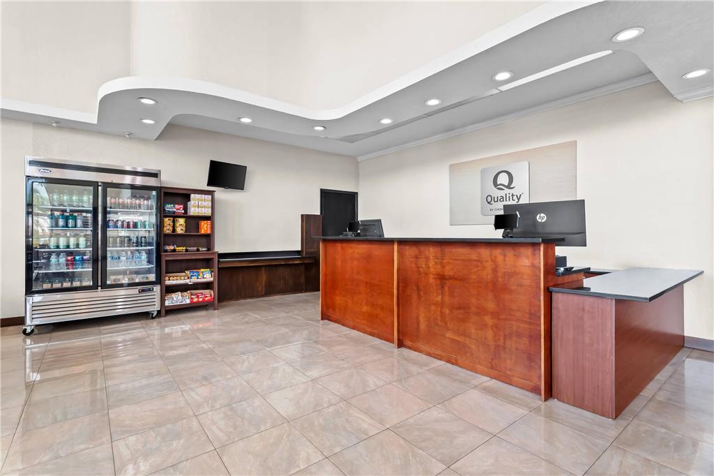 Quality Inn & Suites at Tropicana Field - photo 10
